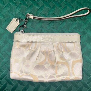 New w/o Tags Coach Jacquard SIGNATURE C Pleated WRISTLET w Leather Trim